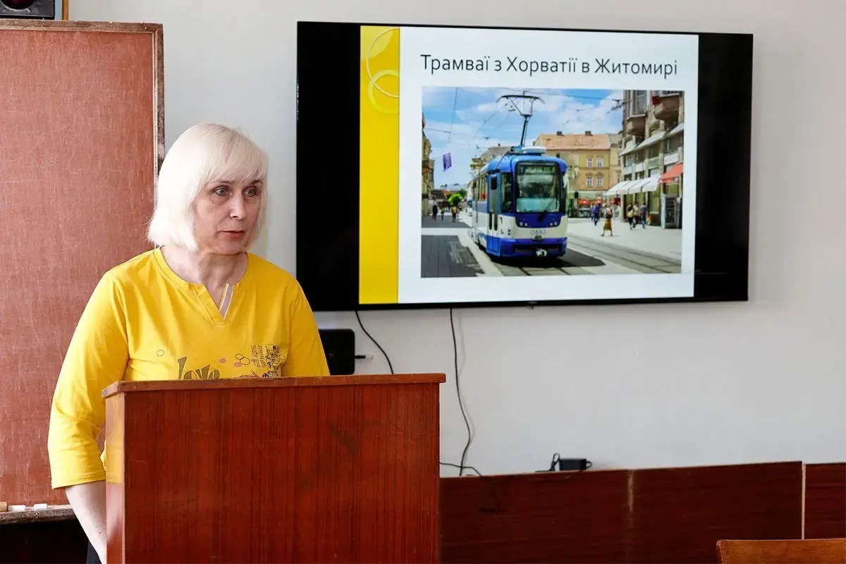 Житомирські водії опановують хорватські трамваї Tatra