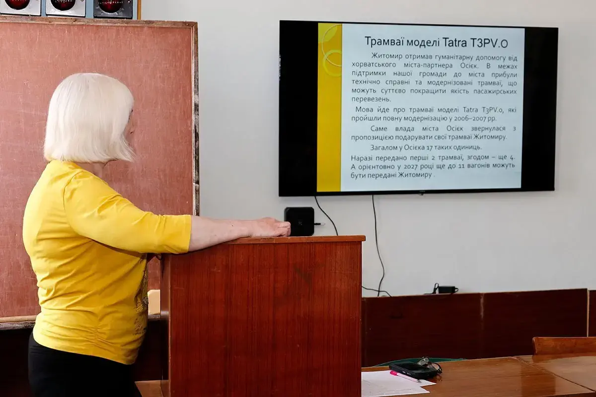 Житомирські водії опановують хорватські трамваї Tatra