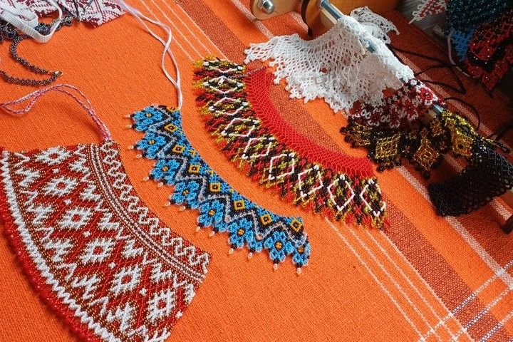 Традиції на нитках: як майстриня з Малина перетворює бісер на національні обереги