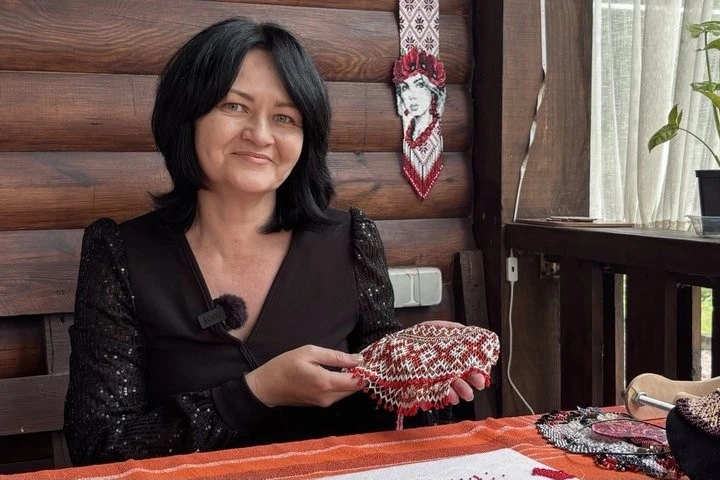 Традиції на нитках: як майстриня з Малина перетворює бісер на національні обереги