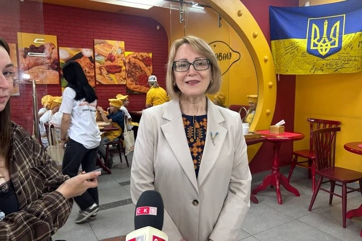 Кулінарія як життєвий навик: у Житомирі сироти та діти з прийомних сімей пекли піцу для захисників