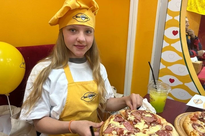 Кулінарія як життєвий навик: у Житомирі сироти та діти з прийомних сімей пекли піцу для захисників