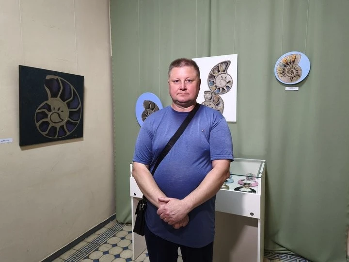 Ювелірний палеозой та унікальний живопис: у Житомирі презентували виставку експонатів із прадавніх мушель