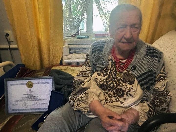 Сторічний ювілей акушерки Надії Танської: історія жінки, яка дарувала життя попри заборони лікарів