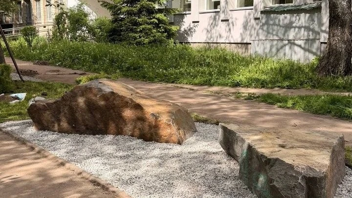 Замість пустиря — граніт і зелень: як грантові кошти та волонтери змінили локацію у середмісті Житомира