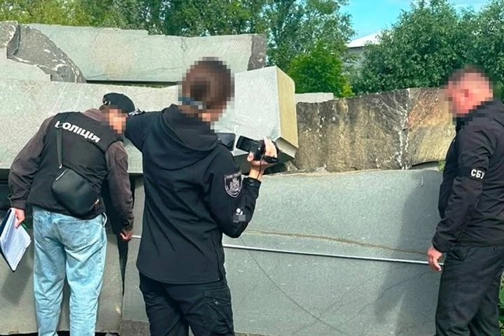 Махінації з цінним каменем: на Житомирщині викрили посадовця держпідприємства