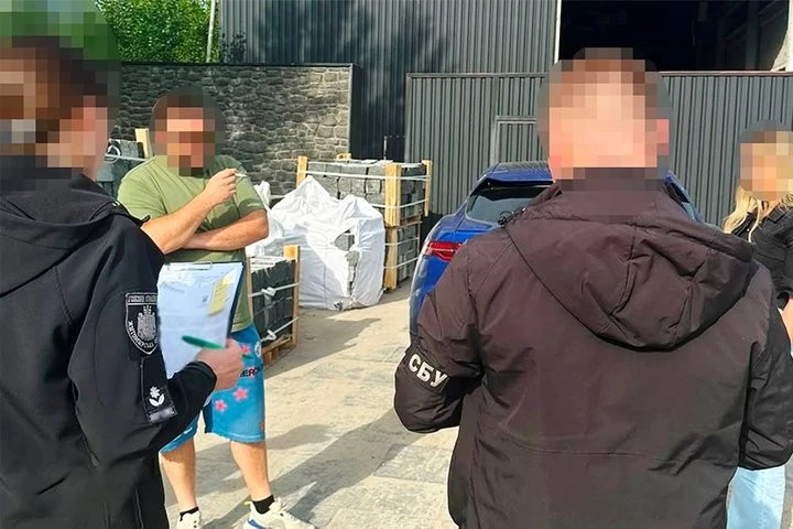 Махінації з цінним каменем: на Житомирщині викрили посадовця держпідприємства