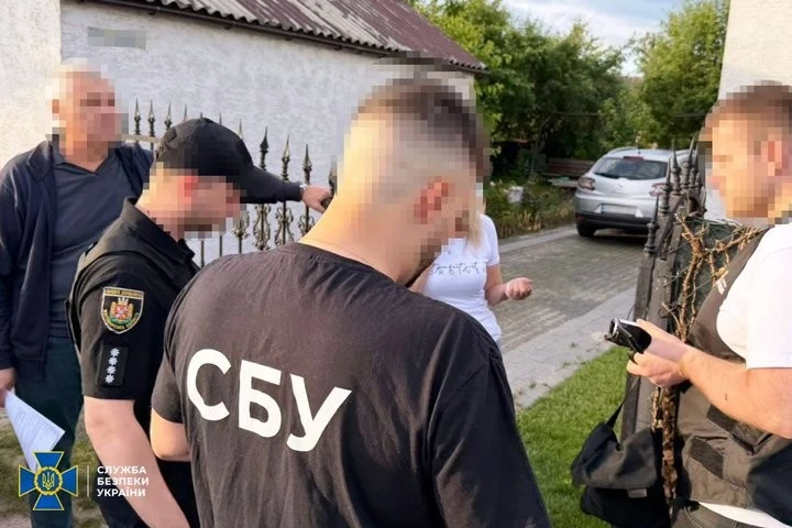 Махінації з цінним каменем: на Житомирщині викрили посадовця держпідприємства