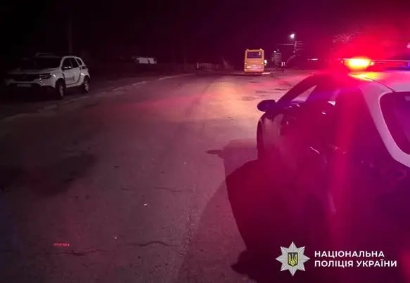 Трагедія у темряві: на Житомирщині під колесами пасажирського автобуса загинув чоловік