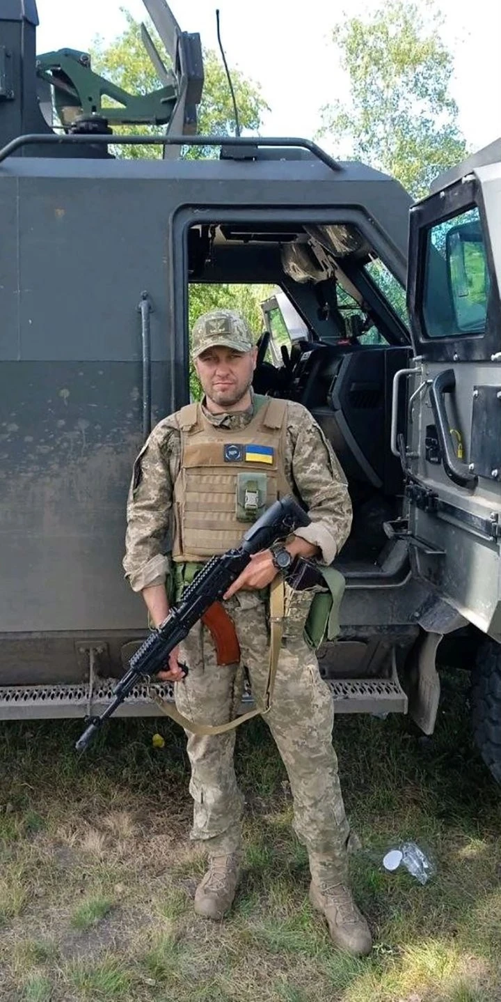 Пам’ять крізь біль: сестра полеглого воїна з Житомирщини написала про нього книгу