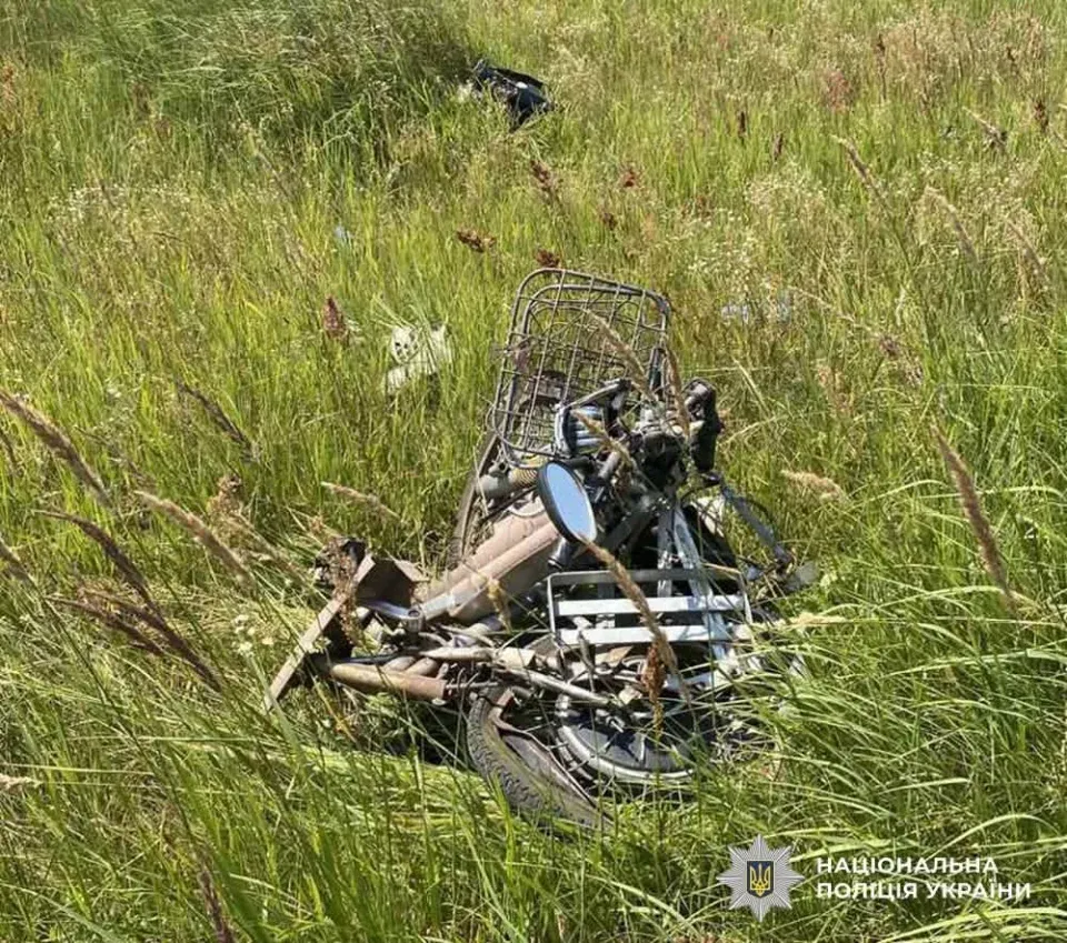 Трагедія на дорозі Житомирщини: під колесами легковика загинув водій електровелосипеда