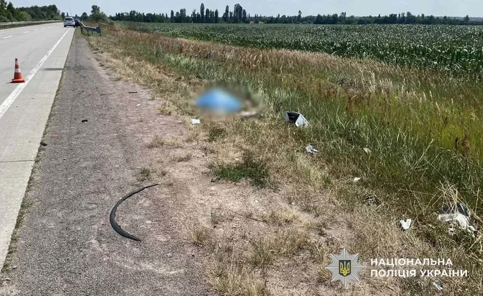 Трагедія на дорозі Житомирщини: під колесами легковика загинув водій електровелосипеда