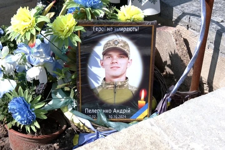 Мати полеглого воїна на Житомирщині б’є на сполох через підтоплення поховання
