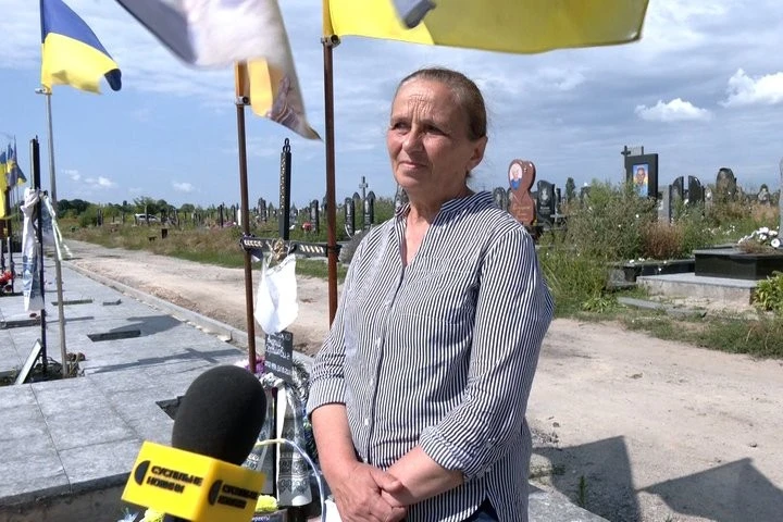 Мати полеглого воїна на Житомирщині б’є на сполох через підтоплення поховання